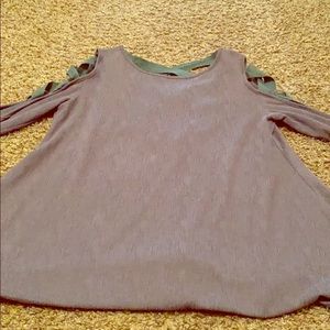 Cross cross shoulder and back flare shirt